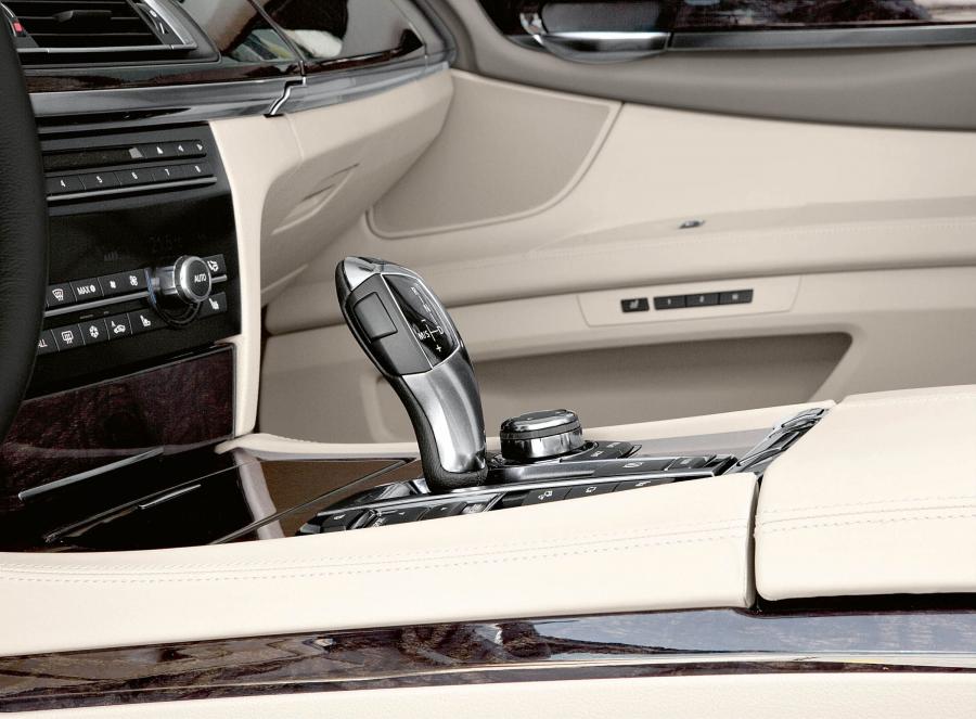  BMW 7-Series 2009 года  (фото 9 из 167)